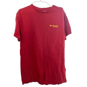 COLUMBIA SPORTSWEAR CO SIZE MD RED TEE WITH LARGE MOUTH FISH ON THE BACK